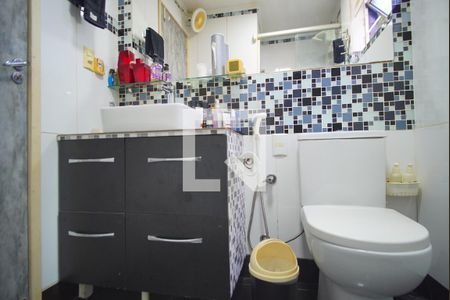Banheiro Corredor de apartamento à venda com 2 quartos, 64m² em Cristo Redentor, Porto Alegre