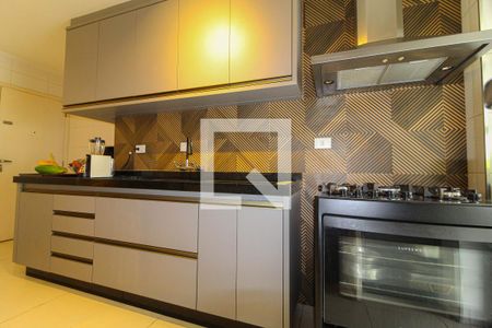 Cozinha de apartamento à venda com 4 quartos, 130m² em Itaim Bibi, São Paulo