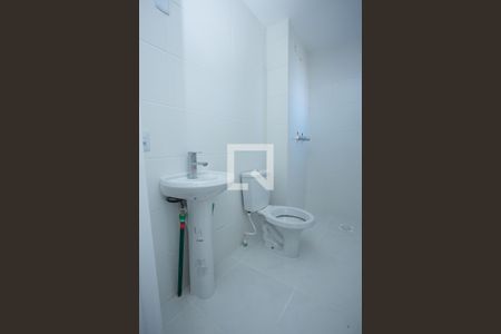 Banheiro de apartamento à venda com 3 quartos, 60m² em Igara, Canoas