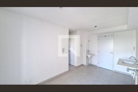 Sala/Cozinha de apartamento para alugar com 2 quartos, 35m² em Parque Industrial Tomas Edson, São Paulo