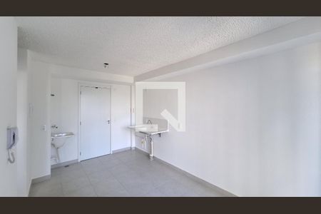 Sala/Cozinha de apartamento para alugar com 2 quartos, 35m² em Parque Industrial Tomas Edson, São Paulo