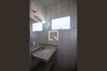 Banheiro da Suíte de casa de condomínio para alugar com 3 quartos, 158m² em Parque Campolim, Sorocaba