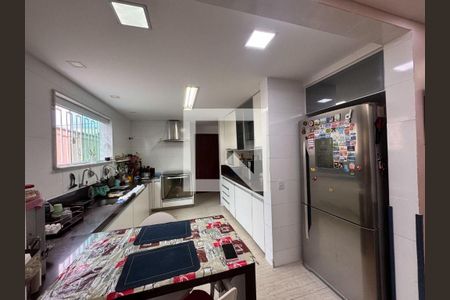 Casa à venda com 4 quartos, 500m² em Camboinhas, Niterói