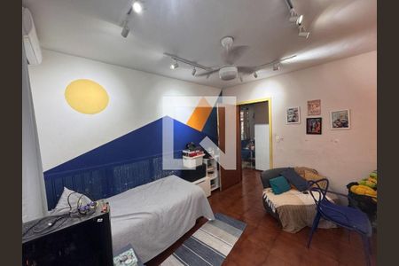 Casa à venda com 4 quartos, 500m² em Camboinhas, Niterói