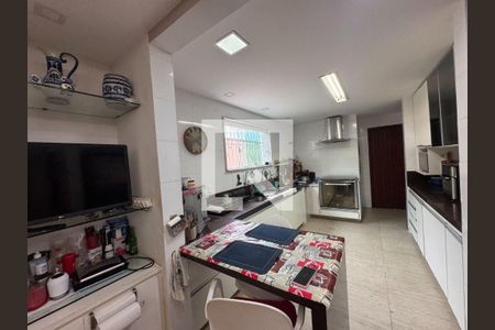 Casa à venda com 4 quartos, 500m² em Camboinhas, Niterói