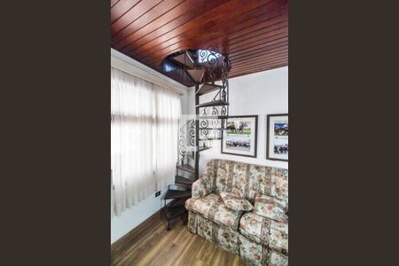 Escada de casa de condomínio para alugar com 4 quartos, 480m² em Residencial Seis (alphaville), Santana de Parnaíba