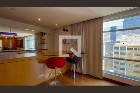 Sala de TV de apartamento à venda com 2 quartos, 200m² em Jardim Paulista, São Paulo