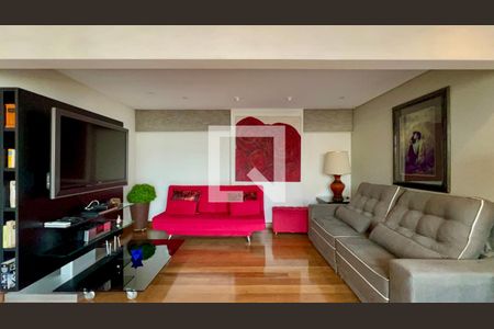Sala de TV de apartamento à venda com 2 quartos, 200m² em Jardim Paulista, São Paulo