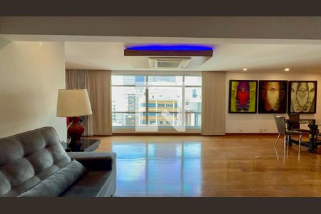 Sala de TV de apartamento à venda com 2 quartos, 200m² em Jardim Paulista, São Paulo