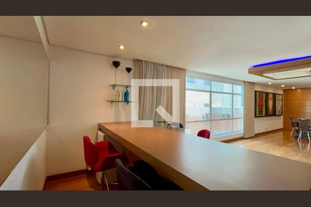 Sala de TV de apartamento à venda com 2 quartos, 200m² em Jardim Paulista, São Paulo