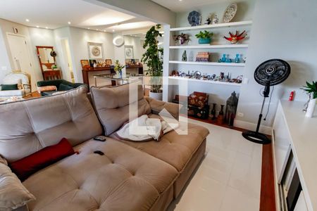 Sala de TV de apartamento à venda com 3 quartos, 176m² em Vila Suzana, São Paulo