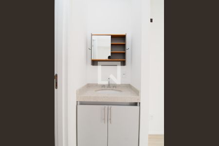 Banheiro de kitnet/studio para alugar com 1 quarto, 20m² em Butantã, São Paulo