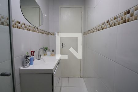 Banheiro de apartamento à venda com 2 quartos, 57m² em Centro, Canoas