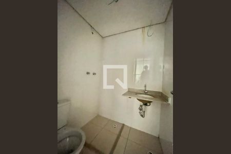 Banheiro de apartamento à venda com 2 quartos, 33m² em Vila Guarani (Z Sul), São Paulo