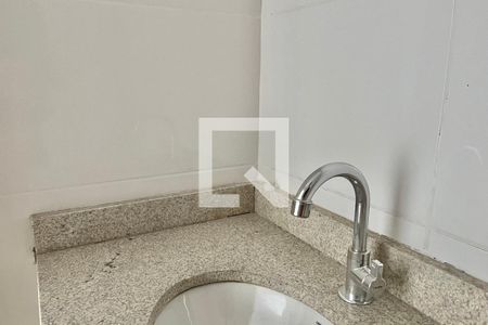 Banheiro de apartamento à venda com 2 quartos, 33m² em Vila Guarani (zona Sul), São Paulo