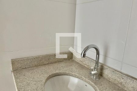 Banheiro  de apartamento à venda com 2 quartos, 33m² em Vila Guarani (zona Sul), São Paulo