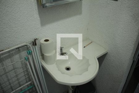 Banheiro de Serviço de casa à venda com 3 quartos, 180m² em Diamante, Belo Horizonte