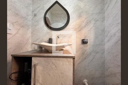 Lavabo de casa para alugar com 4 quartos, 220m² em Parque Marajoara, Santo André