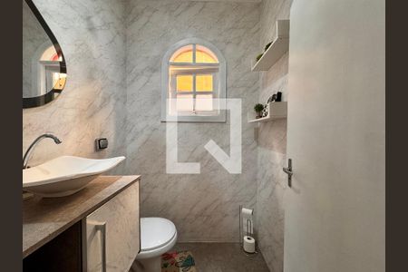 Lavabo de casa para alugar com 4 quartos, 220m² em Parque Marajoara, Santo André