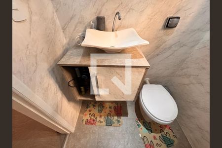 Lavabo de casa para alugar com 4 quartos, 220m² em Parque Marajoara, Santo André