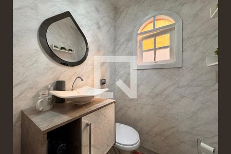 Lavabo de casa para alugar com 4 quartos, 220m² em Parque Marajoara, Santo André