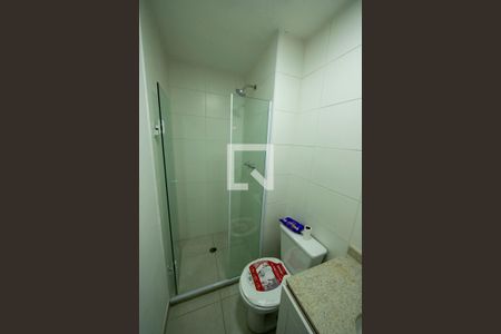 Banheiro de apartamento à venda com 2 quartos, 60m² em Jardim Tupanci, Barueri