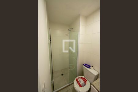 Banheiro de apartamento à venda com 2 quartos, 60m² em Jardim Tupanci, Barueri