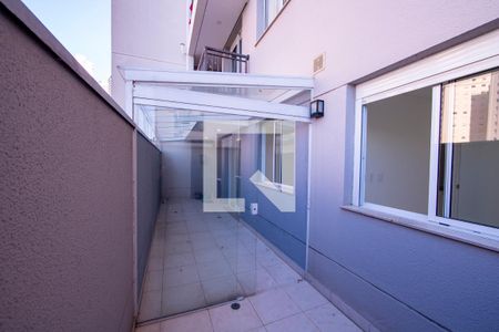 Quintal de apartamento à venda com 2 quartos, 60m² em Jardim Tupanci, Barueri
