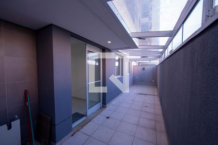 Quintal de apartamento à venda com 2 quartos, 60m² em Jardim Tupanci, Barueri