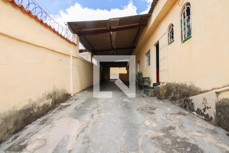 Garagem de casa à venda com 5 quartos, 142m² em Céu Azul, Belo Horizonte