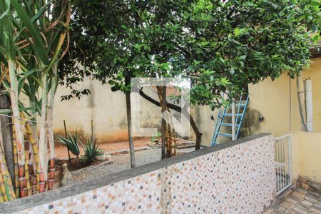 Quintal de casa à venda com 5 quartos, 142m² em Céu Azul, Belo Horizonte