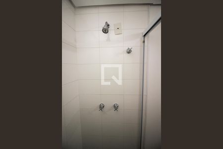 Banheiro Social de apartamento para alugar com 2 quartos, 58m² em Azenha, Porto Alegre