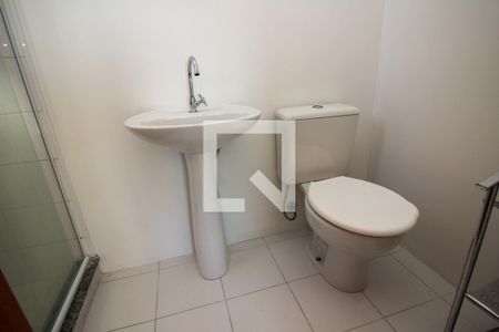 Banheiro da Suíte de apartamento para alugar com 2 quartos, 58m² em Azenha, Porto Alegre