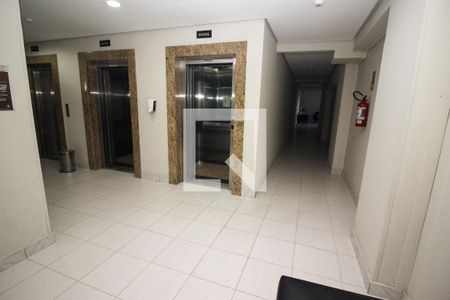 Hall de entrada de apartamento para alugar com 2 quartos, 58m² em Azenha, Porto Alegre