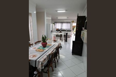 Casa à venda com 3 quartos, 294m² em Vila Carrão, São Paulo