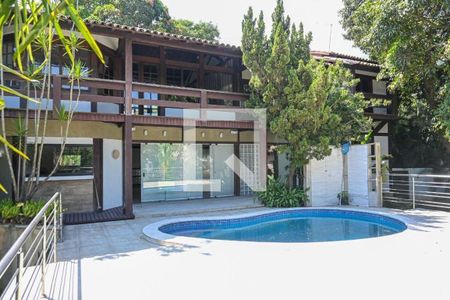 Casa à venda com 4 quartos, 401m² em Pendotiba, Niterói