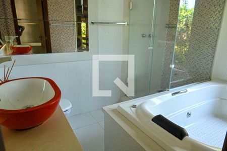 Casa à venda com 4 quartos, 401m² em Pendotiba, Niterói