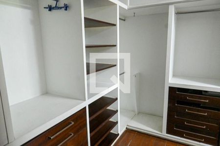 Casa à venda com 4 quartos, 401m² em Pendotiba, Niterói