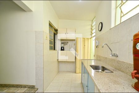 Cozinha casa principal de casa à venda com 3 quartos, 257m² em Concórdia, Belo Horizonte
