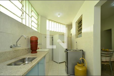 Cozinha casa principal de casa à venda com 3 quartos, 257m² em Concórdia, Belo Horizonte
