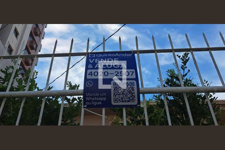 Placa na Fachada de casa para alugar com 2 quartos, 350m² em Passo D’areia, Porto Alegre