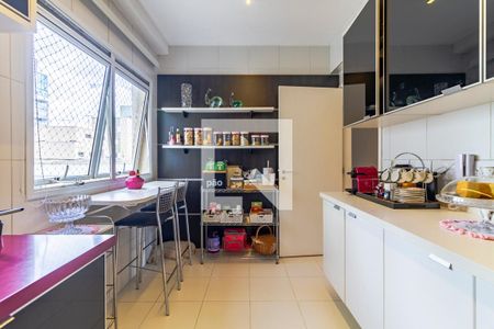 Cozinha de apartamento à venda com 3 quartos, 151m² em Jardins, São Paulo