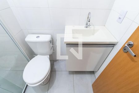 Banheiro de apartamento para alugar com 2 quartos, 50m² em Inhoaíba, Rio de Janeiro