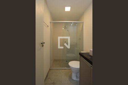 Banheiro de kitnet/studio para alugar com 1 quarto, 25m² em Pinheiros, São Paulo