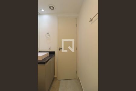 Banheiro de kitnet/studio para alugar com 1 quarto, 25m² em Pinheiros, São Paulo