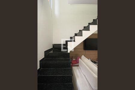 escada de casa à venda com 3 quartos, 100m² em Capão do Embira, São Paulo