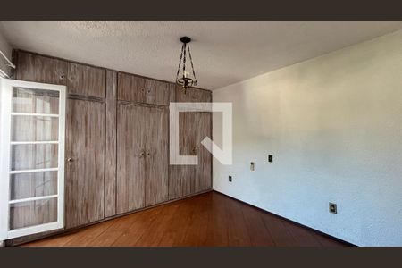 Casa à venda com 4 quartos, 675m² em Cidade Universitária, Campinas