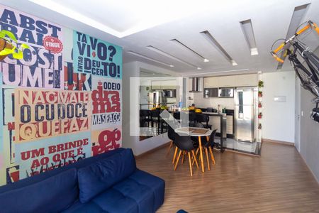 Sala de apartamento para alugar com 3 quartos, 75m² em Vila Paulo Silas, São Paulo