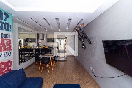 Sala de apartamento para alugar com 3 quartos, 75m² em Vila Paulo Silas, São Paulo