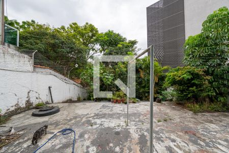 Quintal de casa à venda com 5 quartos, 500m² em Cidade Vargas, São Paulo